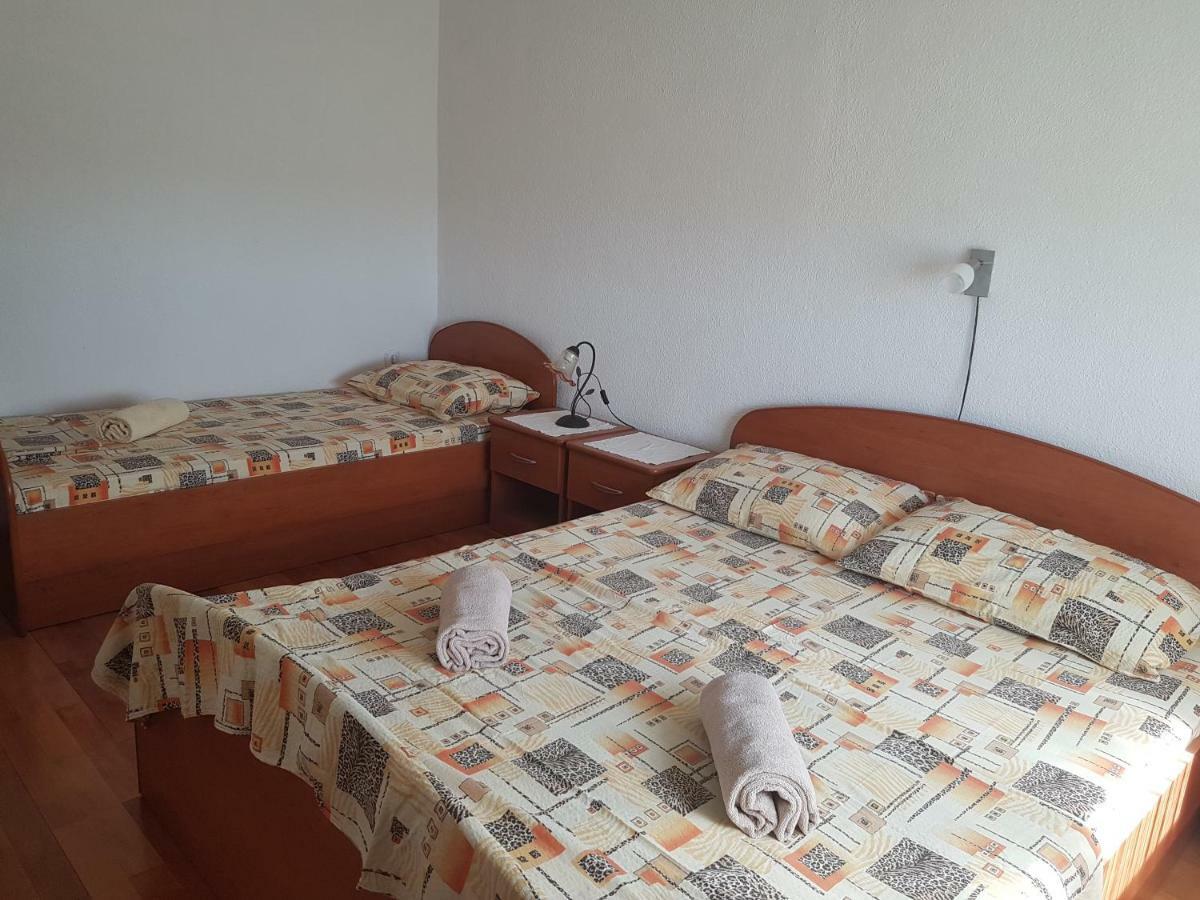 Apartmani Anna Vir Extérieur photo